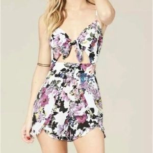 💋 BEBE floral white strap bra ribbon style New romper 8 RARE 💋